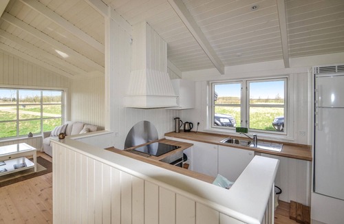 Grenaa House | Lovely home in Grenaa with kitchen