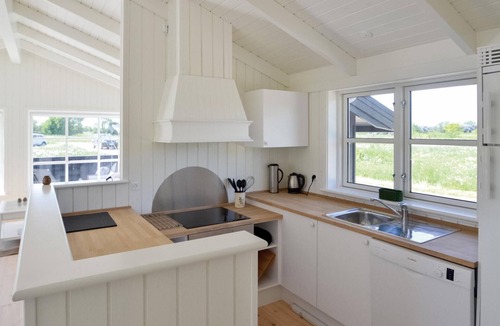 Grenaa House | Lovely home in Grenaa with kitchen
