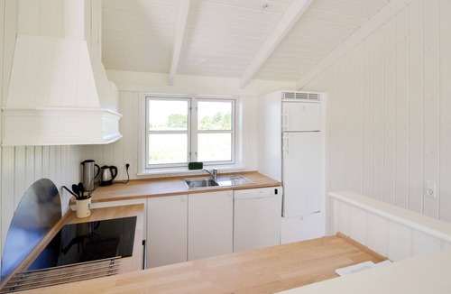Grenaa House | Lovely home in Grenaa with kitchen