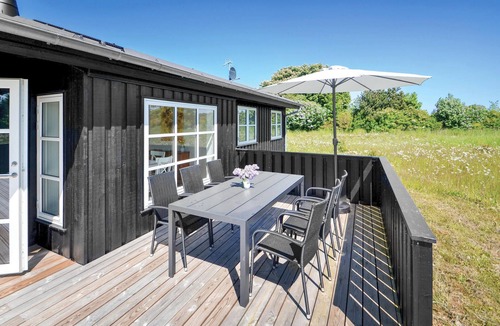 Grenaa House | Lovely home in Grenaa with kitchen