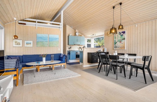 Grenaa House | Lovely home in Grenaa with kitchen