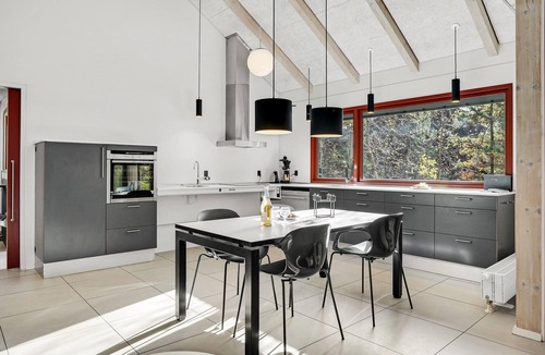 Grena Strand House | Lovely home in Grenaa with kitchen