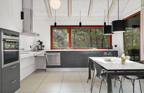Grena Strand House | Lovely home in Grenaa with kitchen