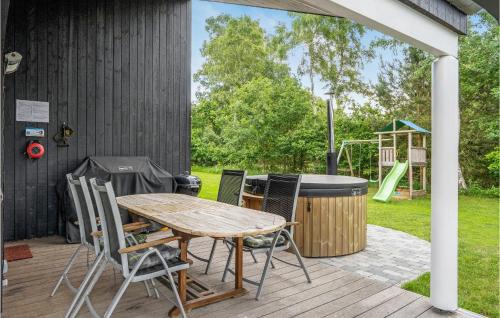 Grena Strand House | Lovely Home In Grenaa With Kitchen