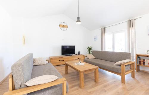 Grubine House | Lovely Home In Grubine