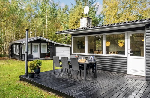 Helberskov Strand House | Lovely home in Hadsund with kitchen