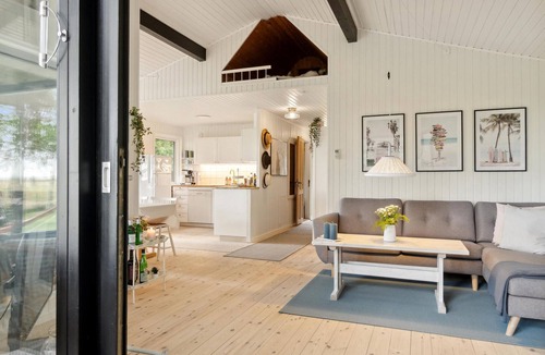 Helberskov Strand House | Lovely home in Hadsund with WiFi