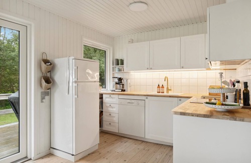 Helberskov Strand House | Lovely home in Hadsund with WiFi