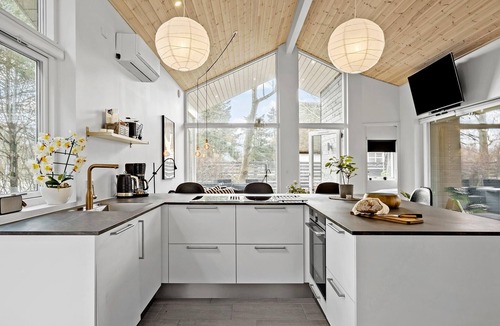Haslevgarde House | Lovely home in Hadsund with kitchen