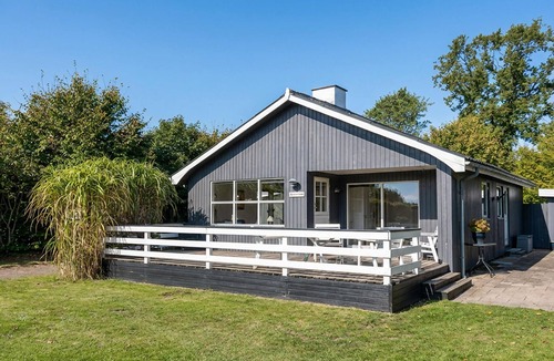 Haslevgarde House | Lovely home in Hadsund with WiFi