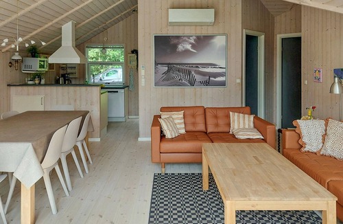 Hou House | Lovely home in Hals with kitchen