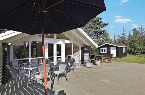 Hou House | Lovely home in Hals with kitchen