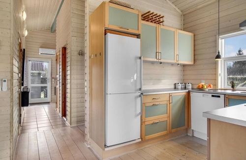 Hou House | Lovely home in Hals with kitchen