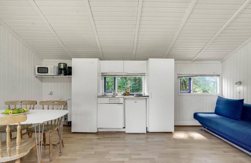 Hampen House | Lovely home in Hampen with kitchen