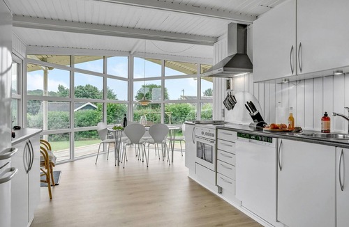 Hejlsminde Strand House | Lovely home in Hejls with WiFi