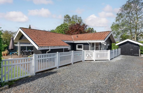 Hejlsminde House | Lovely home in Hejls with sauna