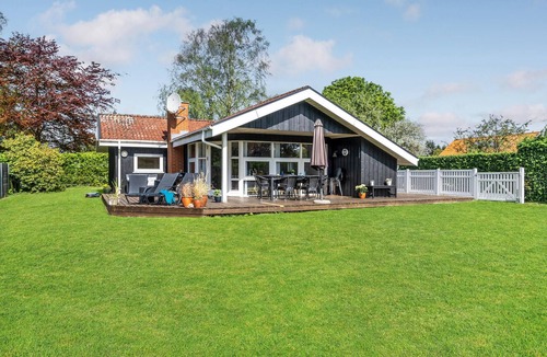 Hejlsminde House | Lovely home in Hejls with sauna