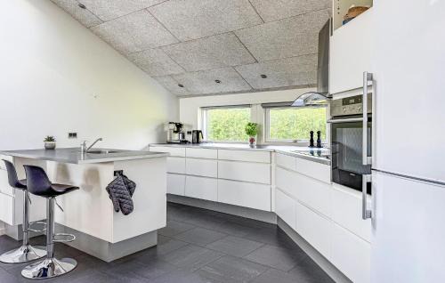 Lonstrup House | Lovely Home In Hjørring With Kitchen