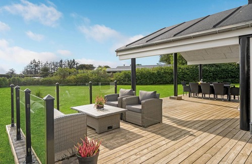 Lonstrup House | Lovely home in Hjørring with kitchen