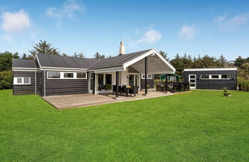 Lonstrup House | Lovely home in Hjørring with kitchen