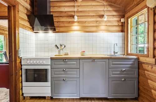 Hojslev House | Lovely home in Højslev with kitchen