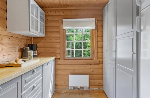 Hojslev House | Lovely home in Højslev with kitchen