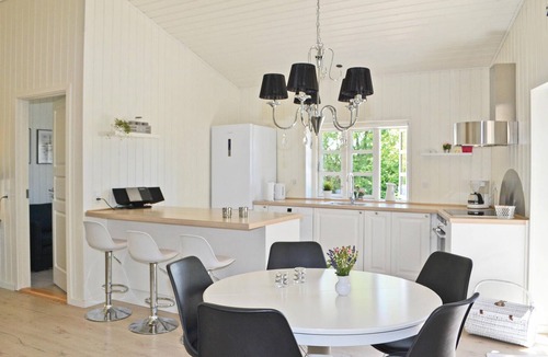 Hornslet House | Lovely home in Hornslet with kitchen