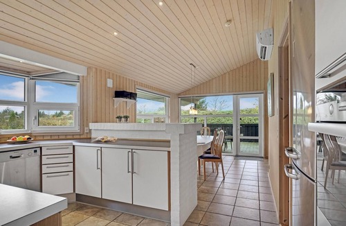 Hovborg House | Lovely home in Hovborg with kitchen