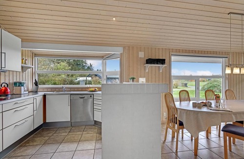 Hovborg House | Lovely home in Hovborg with kitchen