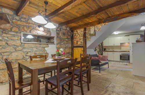 Obrs House | Lovely home in Moscenicka Draga with WiFi