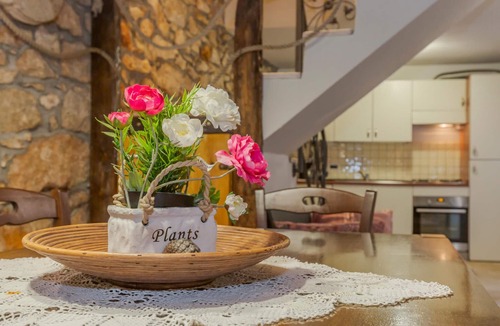Obrs House | Lovely home in Moscenicka Draga with WiFi
