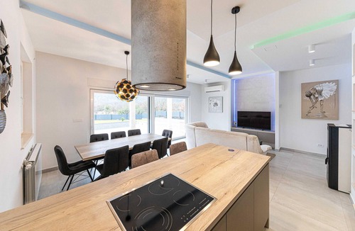 Primorski Dolac House | Lovely home in Primorski Dolac