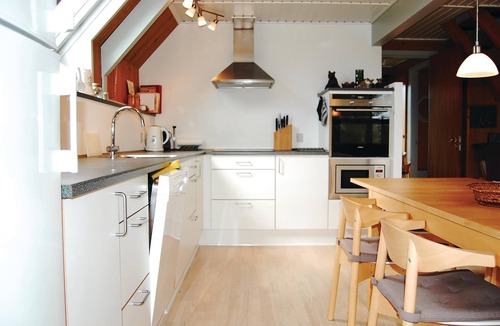 Østerskov House | Lovely home in Humble with WiFi