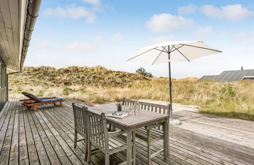 Nørre Lyngvig House | Lovely home in Hvide Sande with WiFi