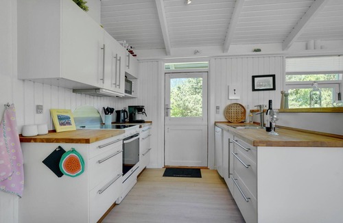 Bratten Strand House | Lovely home in Jerup with kitchen
