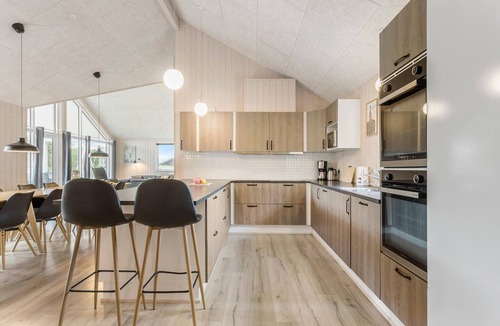 Bratten Strand House | Lovely home in Jerup with sauna