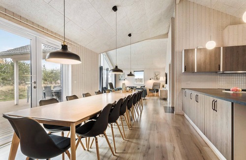 Bratten Strand House | Lovely home in Jerup with sauna