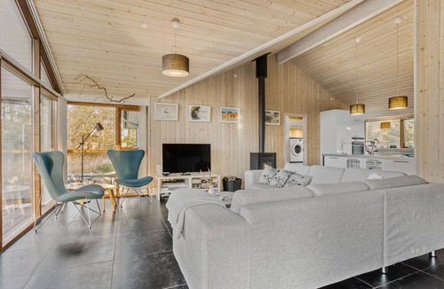 Bratten Strand House | Lovely home in Jerup with sauna