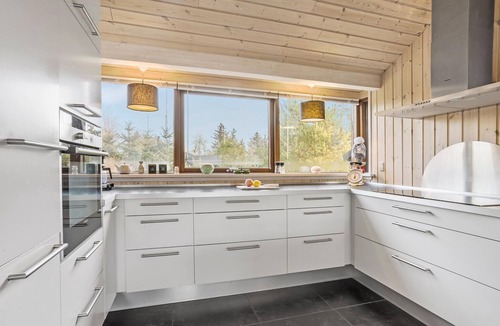 Bratten Strand House | Lovely home in Jerup with sauna