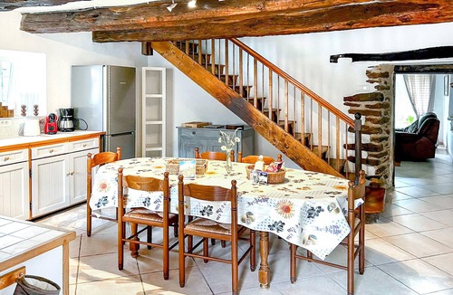 Jouqueviel House | Lovely home in Jouqueviel with swimming pool