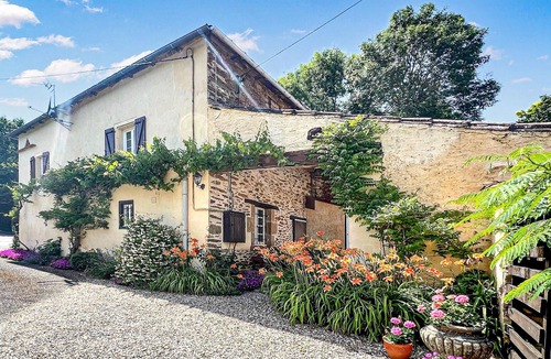Jouqueviel House | Lovely home in Jouqueviel with swimming pool