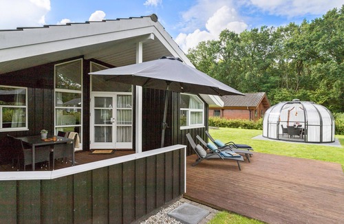 Pøt Strandby House | Lovely home in Juelsminde with sauna