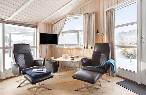 Pøt Strandby House | Lovely home in Juelsminde with WiFi
