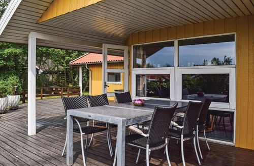 Pøt Strandby House | Lovely home in Juelsminde with sauna