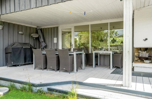 Juelsminde House | Lovely home in Juelsminde with kitchen