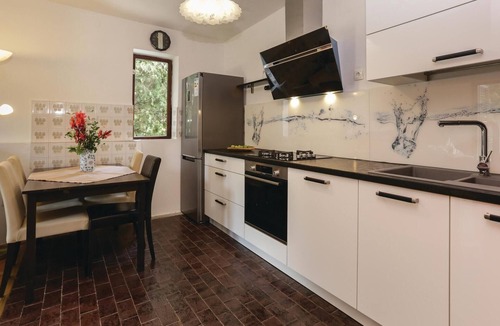 Kastel Luksic House | Lovely home in Kastel Luksic with sauna