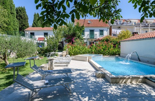 Kastel Luksic House | Lovely home in Kastel Luksic with sauna