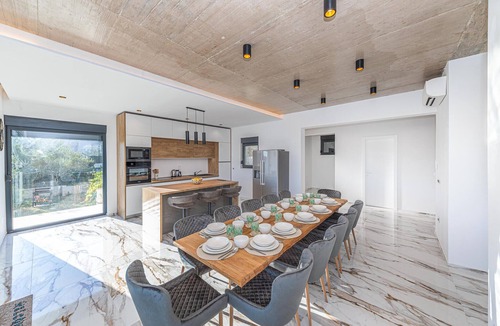 Kastel Luksic House | Lovely home in Kastel Luksic