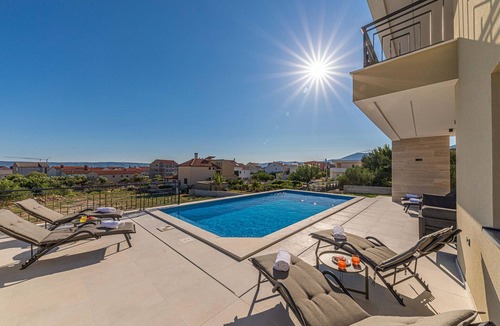 Kastel Luksic House | Lovely home in Kastel Luksic