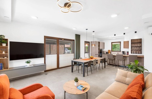 Kadumi House | Lovely home in Kadumi